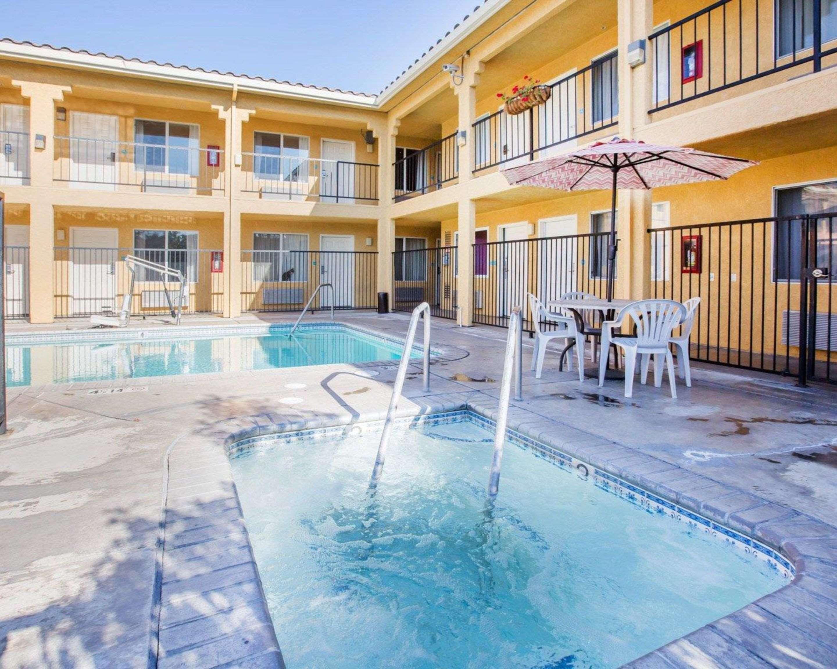 Econo Lodge Inn & Suites Lodi - Wine Country Area Εξωτερικό φωτογραφία